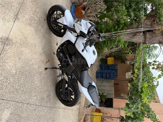 Kawasaki Z 750 – Vista 5