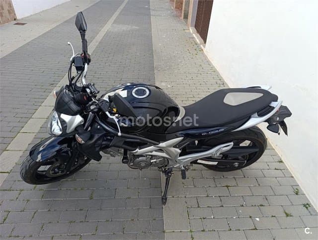 Suzuki Gladius 650 – Vista 11