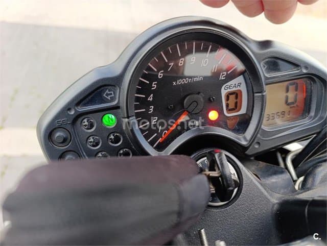 Suzuki Gladius 650 – Vista 16