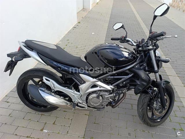 Suzuki Gladius 650 – Vista 20