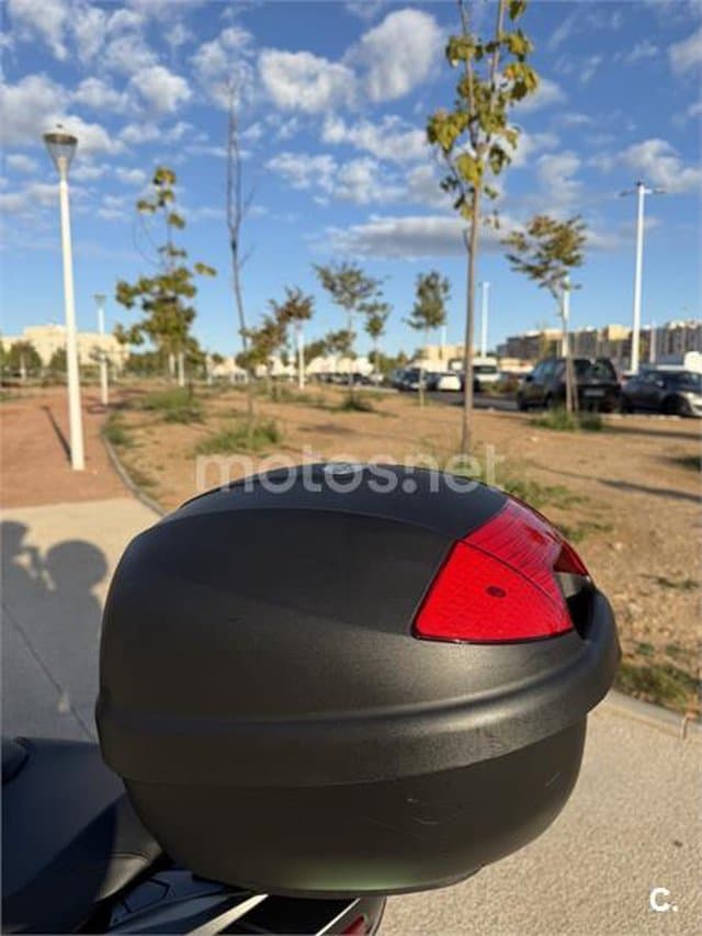 Suzuki BURGMAN 400 – Vista 3