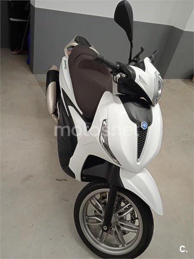 Piaggio Beverly – Vista 2