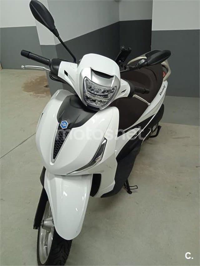 Piaggio Beverly – Vista 3