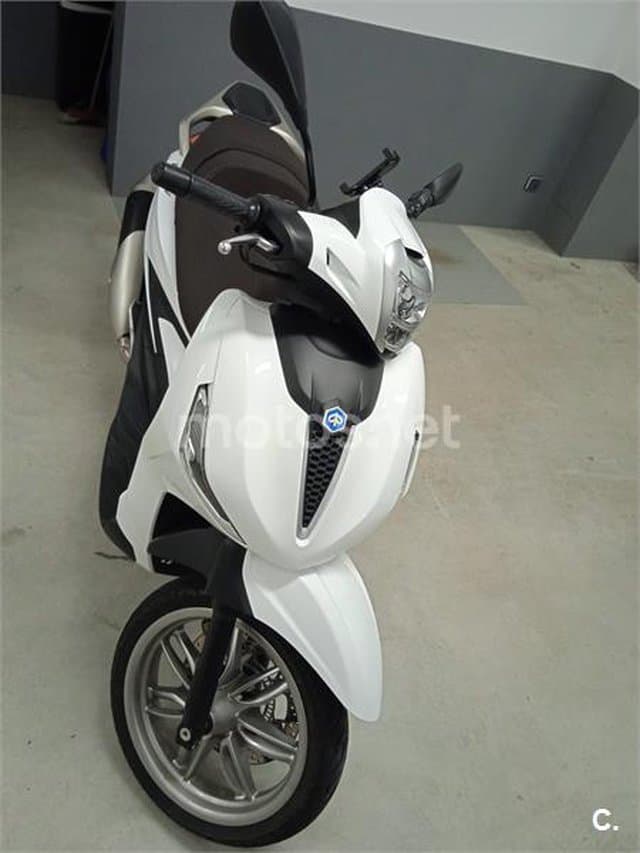 Piaggio Beverly – Vista 4