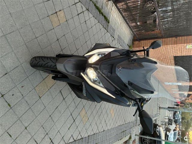 Kymco AK 550 – Vista 3