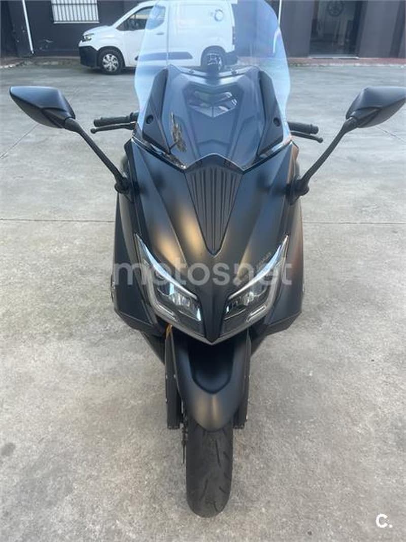 Yamaha TMAX – Vista 2