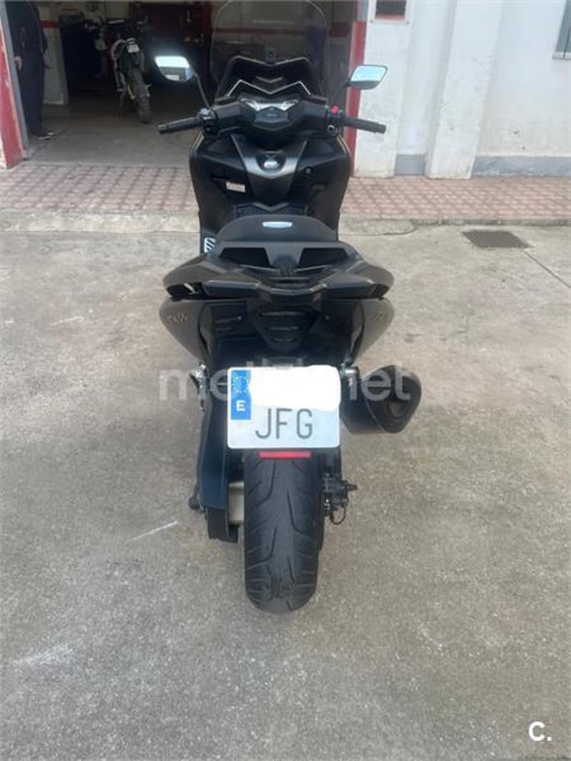 Yamaha TMAX – Vista 4