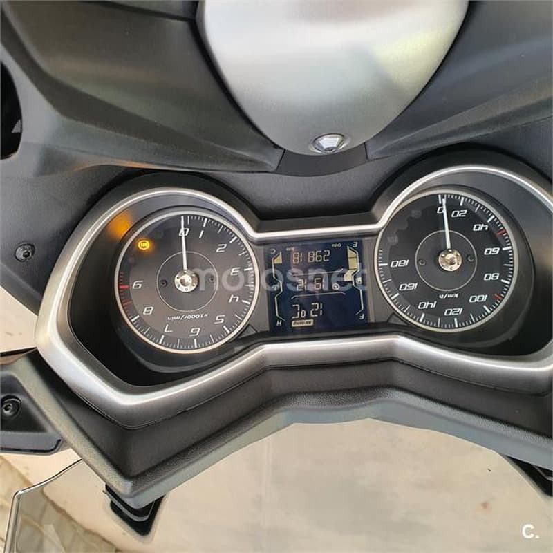 Yamaha XMAX 400 – Vista 2