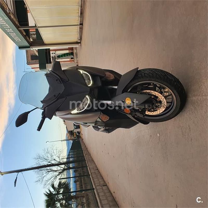 Yamaha XMAX 400 – Vista 3