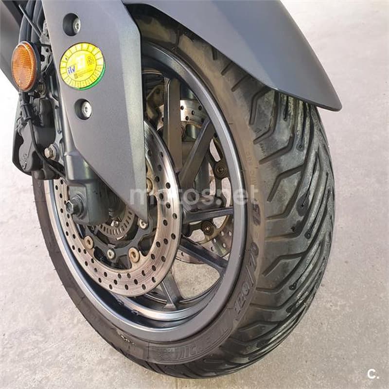 Yamaha XMAX 400 – Vista 4