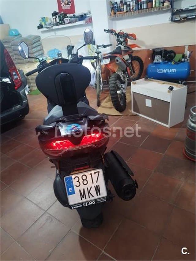 Suzuki BURGMAN 400 – Vista 10