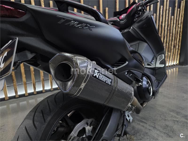 Yamaha TMAX 560 TECH MAX – Vista 15