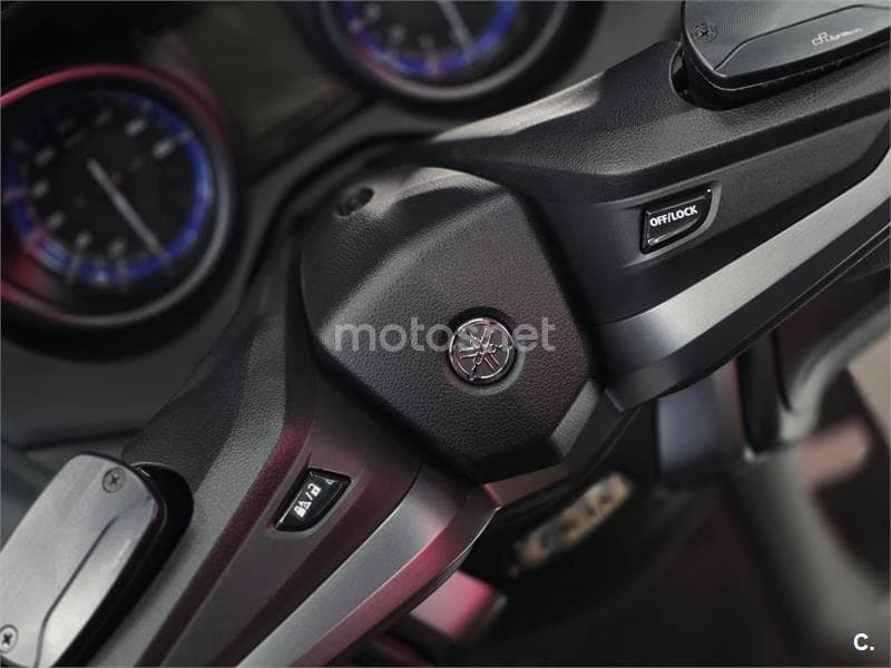 Yamaha TMAX 560 TECH MAX – Vista 27