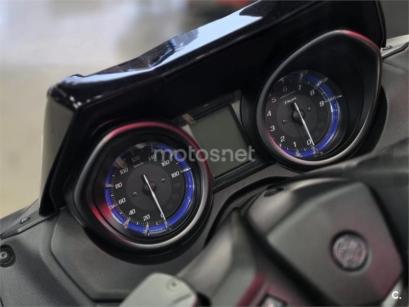 Yamaha TMAX 560 TECH MAX – Vista 30