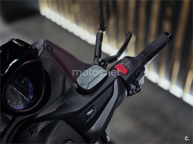 Yamaha TMAX 560 TECH MAX – Vista 31