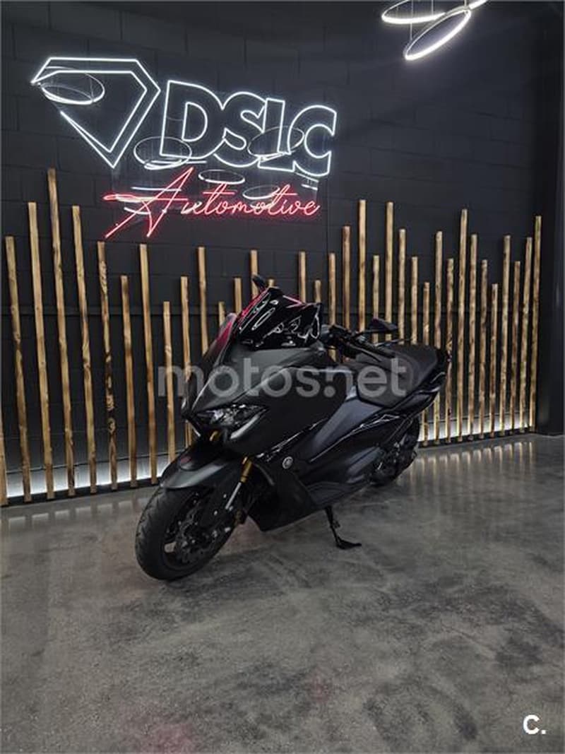 Yamaha TMAX 560 TECH MAX – Vista 40