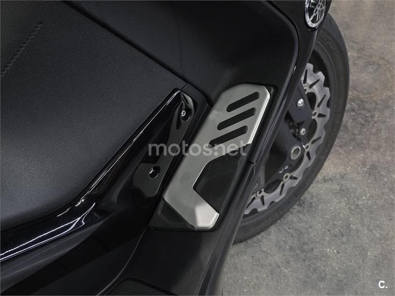 Yamaha TMAX 560 TECH MAX – Vista 8