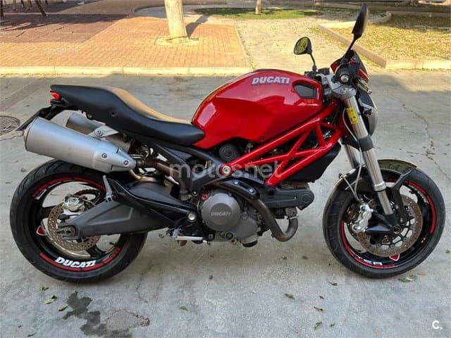Ducati Monster 696 – Vista 3