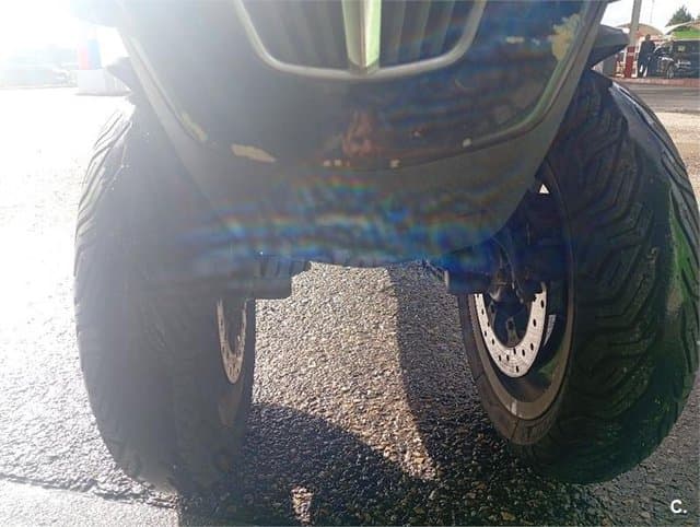 Piaggio MP3 400 RST – Vista 9