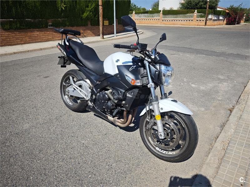 Suzuki GSR 600 – Vista 2