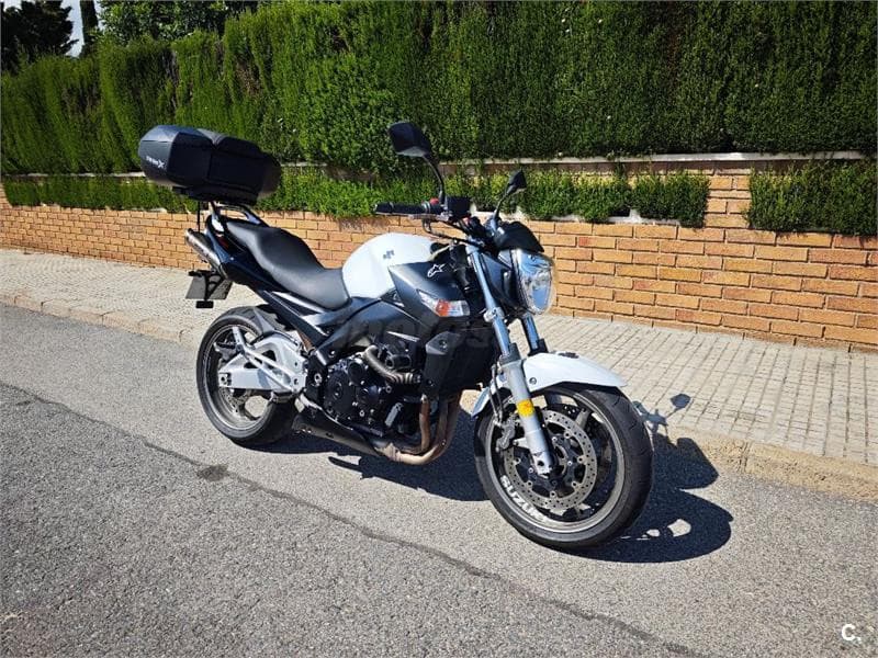 Suzuki GSR 600 – Vista 7