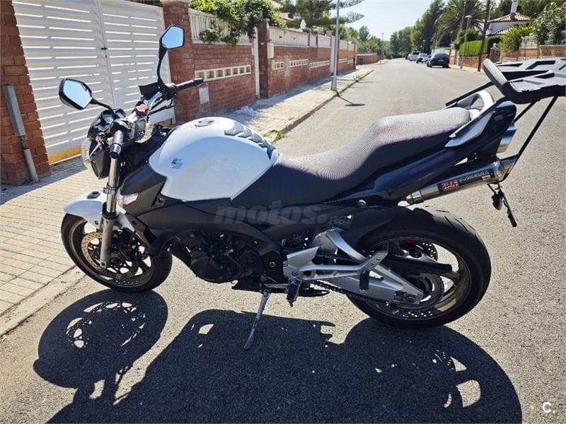 Suzuki GSR 600 – Vista 9