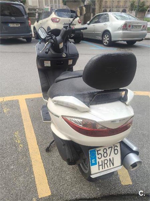Suzuki BURGMAN 200 1700 € 2017 Navarra - 3
