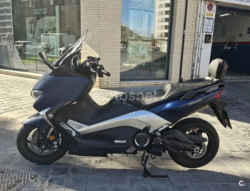 Yamaha TMAX – Vista 1