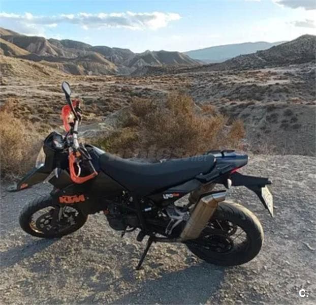 KTM 690 SUPERMOTO – Vista 2