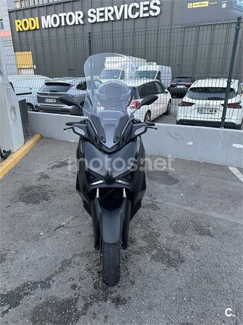 Yamaha XMAX 300 – Vista 7