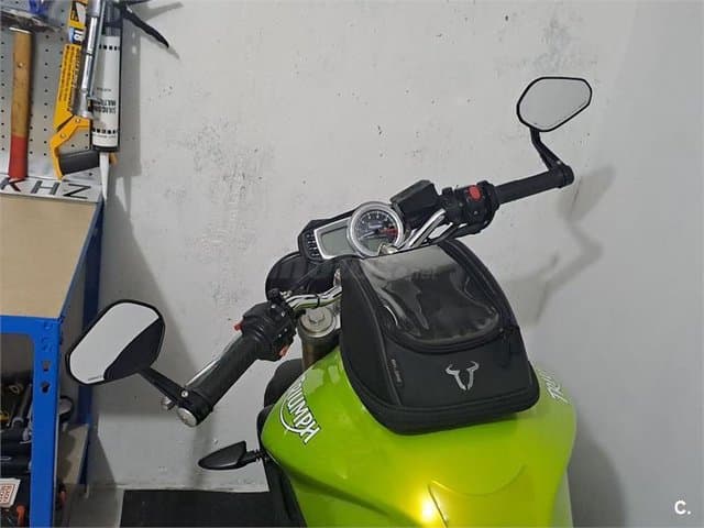 Triumph Street Triple – Vista 8