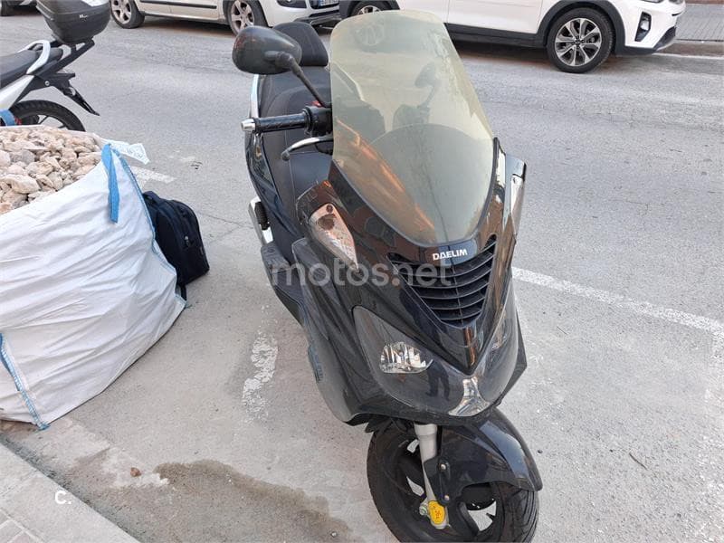 Daelim S2 125 FI 650 € 2016 Barcelona - 5