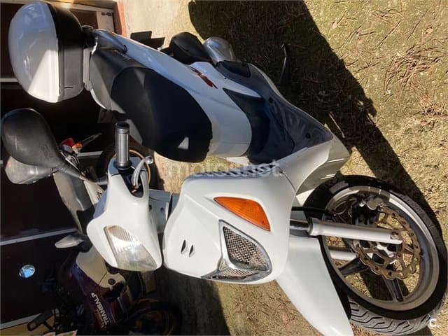 Honda Scoopy SH150i 1200 € 2002 Girona - 5