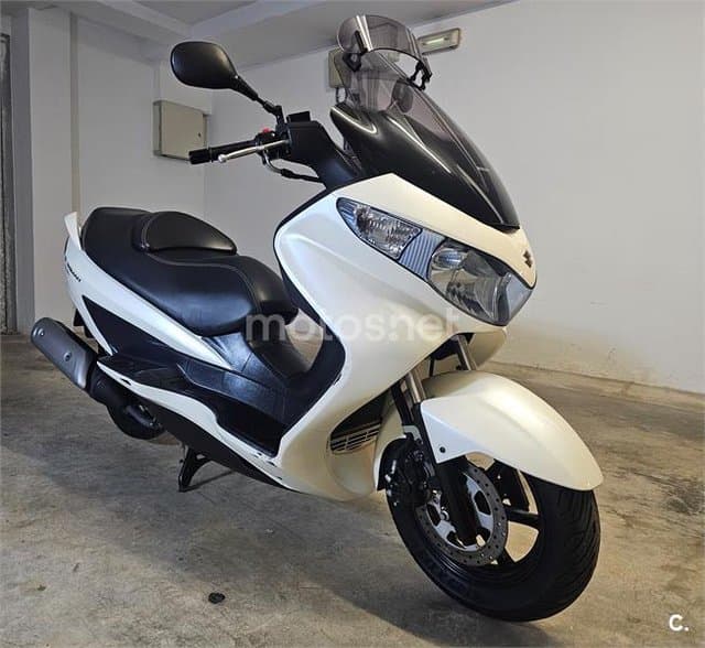 Suzuki BURGMAN 125 Executive 1800 € 2012 Valencia - 1