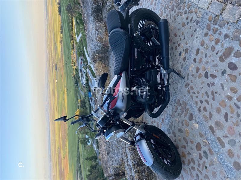 Moto Guzzi V9 5700 € 2017 Sevilla - 10